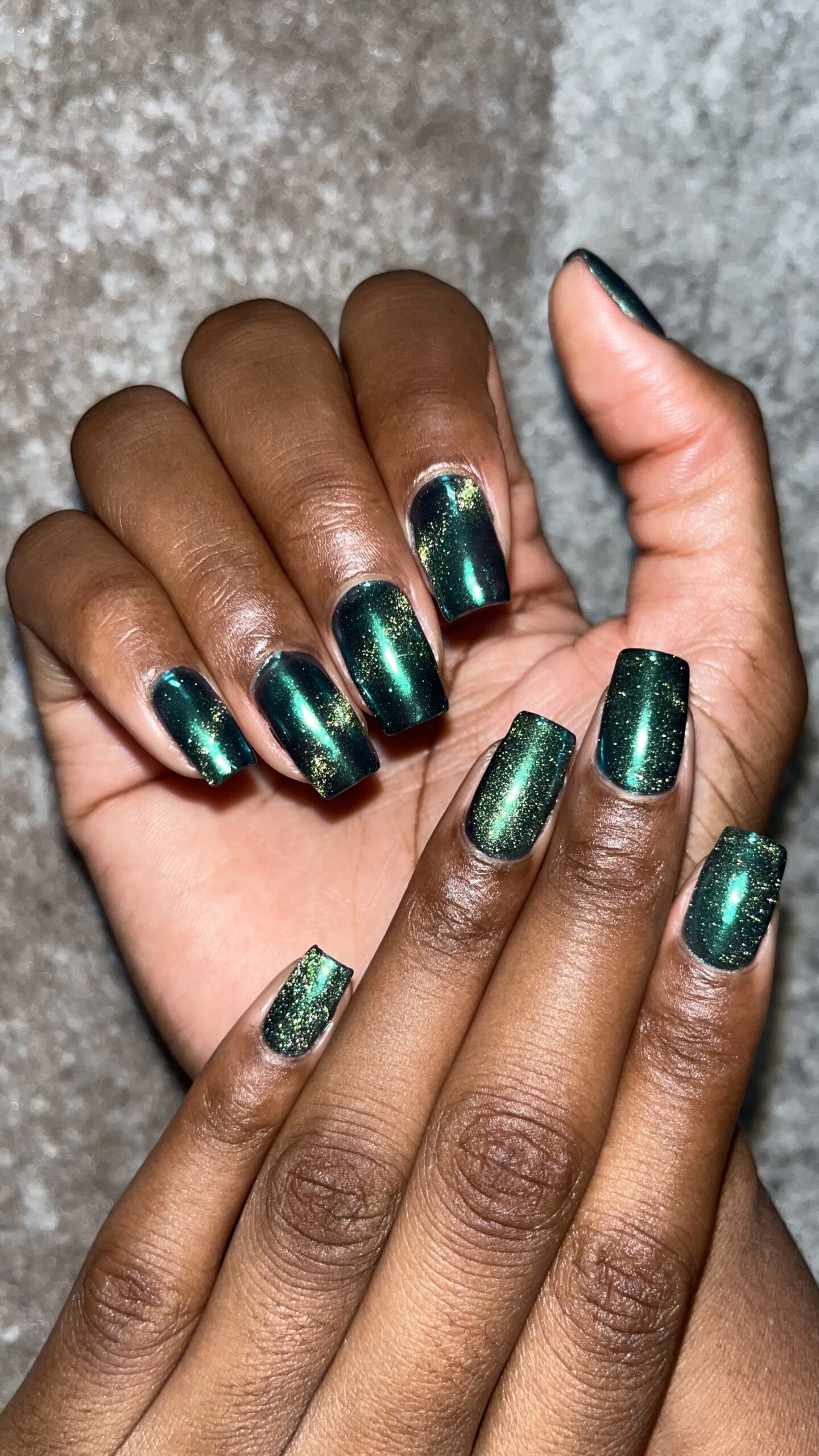 Green cat eye nail design. Green chrome nails.