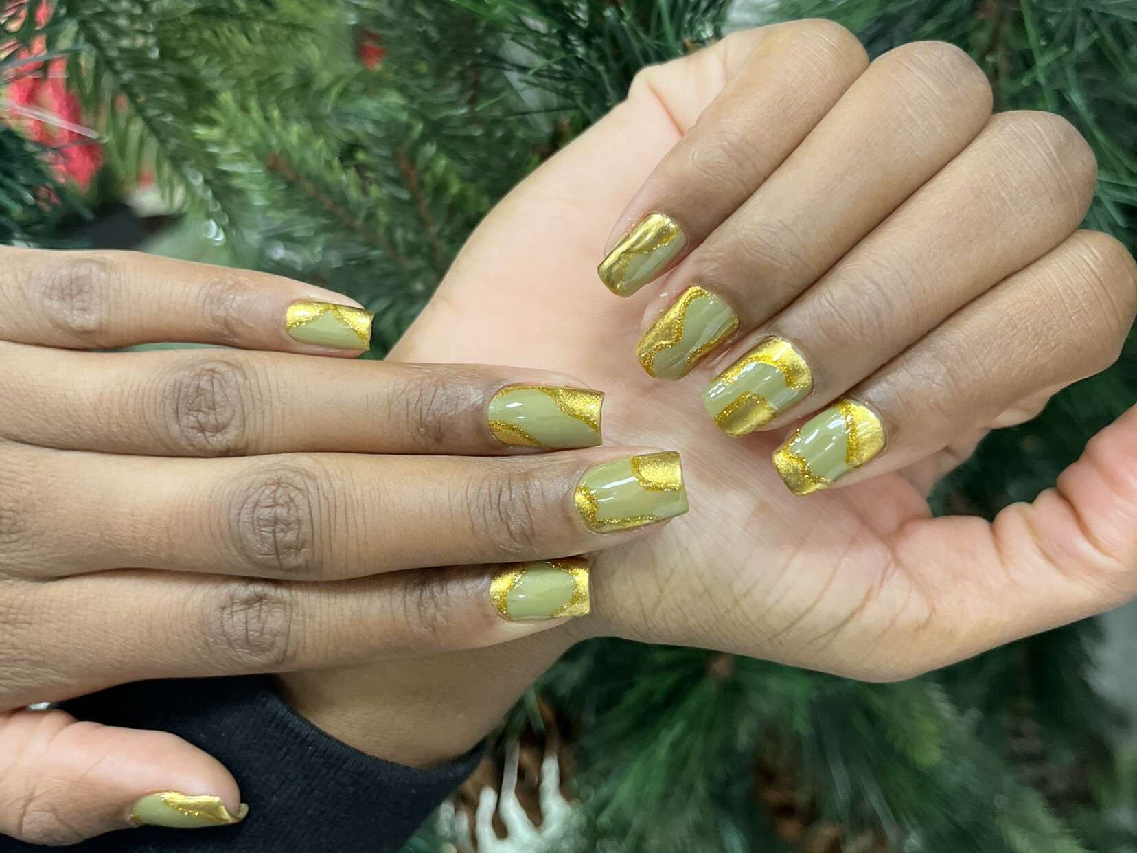 Sage green and gold nails. Fall nail designs. 